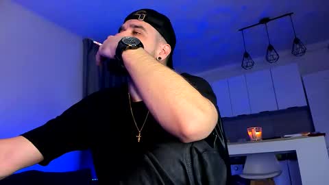 Paris online show from 11-20-25, 05:12