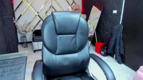 paris petit online show from 03-25-26, 08:37