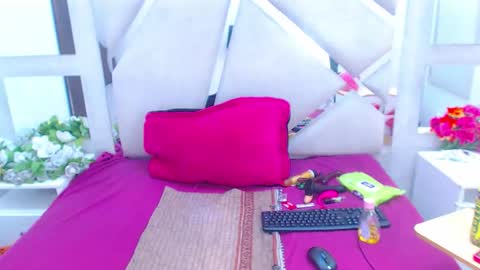 Snapshot of paris_squirtt chatting on 05-23-26, 09:19 paris_squirtt online show from 05-23-26, 09:19