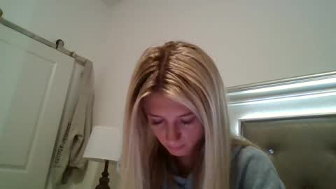 parisbaby2000 online show from 10-29-25, 01:46