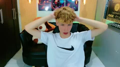 park_jimin1 online show from 09-17-25, 11:56