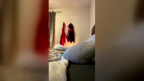 parkertom525 online show from 04-12-26, 08:03