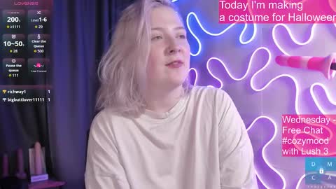 Snapshot of passion_luna chatting on 10-16-25, 04:24 LunaAlan online show from 10-16-25, 04:24