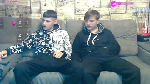 Max tall dark-haired guy with tattoos and Phil blond-haired online show from 04-15-26, 01:12