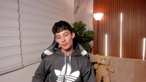 Snapshot of patrick_howland_ chatting on 06-19-26, 03:33 Patrick online show from 06-19-26, 03:33
