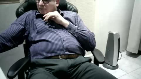 Snapshot of pattrom chatting on 06-05-26, 12:28 Patrom online show from 06-05-26, 12:28