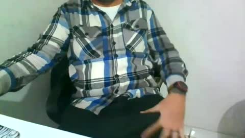Snapshot of pau_transante69 chatting on 06-15-26, 08:00 pau_transante69 online show from 06-15-26, 08:00
