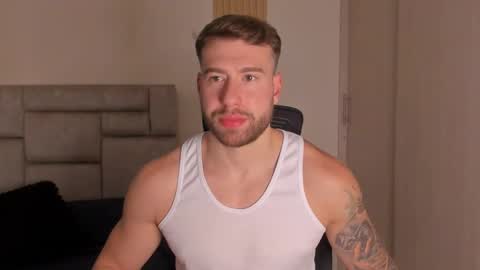 Snapshot of paul_roger chatting on 01-15-25, 10:46 PAUL ROGER online show from 01-15-25, 10:46