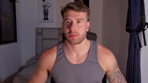 Snapshot of paul_roger chatting on 02-14-25, 11:31 PAUL ROGER online show from 02-14-25, 11:31