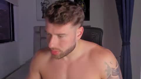 Snapshot of paul_roger chatting on 02-26-25, 11:26 PAUL ROGER online show from 02-26-25, 11:26