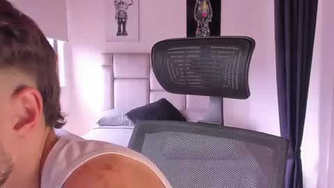 Snapshot of paul_roger chatting on 03-10-25, 06:12 PAUL ROGER online show from 03-10-25, 06:12