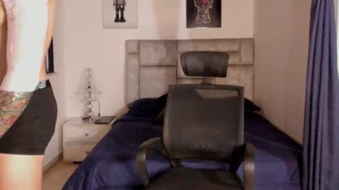 Snapshot of paul_roger chatting on 10-29-25, 06:37 PAUL ROGER online show from 10-29-25, 06:37