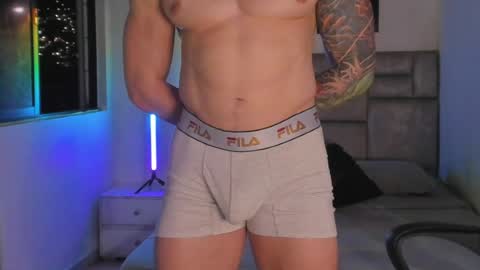 Snapshot of paul_roger chatting on 07-15-26, 01:00 PAUL ROGER online show from 07-15-26, 01:00