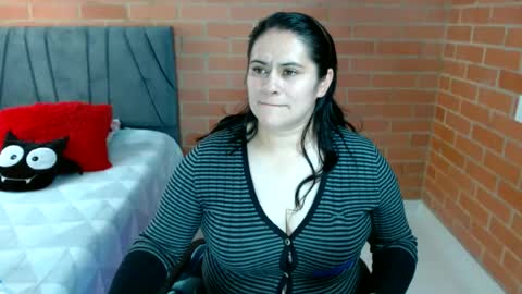 Snapshot of paula__117 chatting on 06-18-26, 08:13 paula__117 online show from 06-18-26, 08:13
