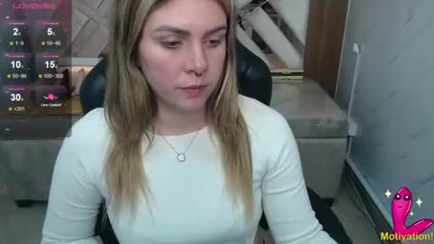 Snapshot of paula_b_ chatting on 06-18-26, 12:53 Paula online show from 06-18-26, 12:53