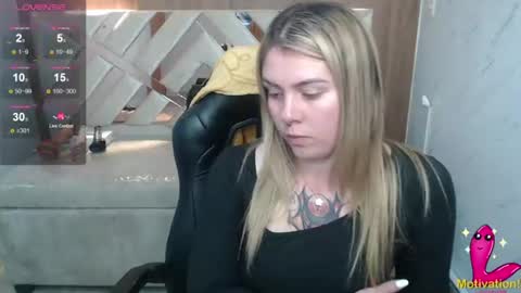 Snapshot of paula_b_ chatting on 06-19-26, 01:04 Paula online show from 06-19-26, 01:04