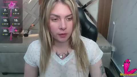Snapshot of paula_b_ chatting on 06-27-26, 01:06 Paula online show from 06-27-26, 01:06
