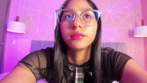 Pau  online show from 10-21-25, 04:19