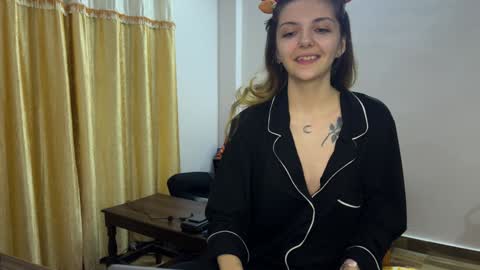 Isla  Chase online show from 12-12-24, 08:53