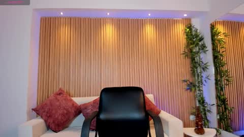 Snapshot of paulina_sweett chatting on 02-14-26, 10:45 Paulina online show from 02-14-26, 10:45