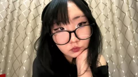 Snapshot of paulinaokutsu chatting on 02-25-26, 02:16 Yuna online show from 02-25-26, 02:16