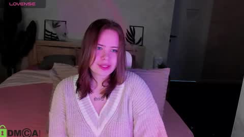 Snapshot of pauline_moore chatting on 10-25-25, 01:13 Erica online show from 10-25-25, 01:13