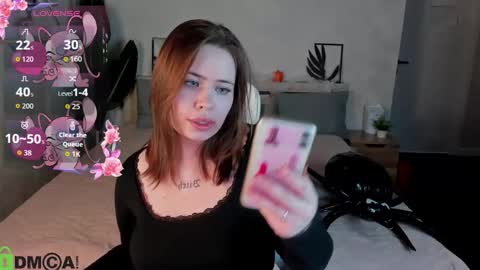 Snapshot of pauline_moore chatting on 10-28-25, 10:19 Erica online show from 10-28-25, 10:19