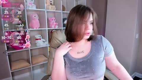 Snapshot of pauline_moore chatting on 12-22-25, 10:23 Erica online show from 12-22-25, 10:23