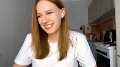 Snapshot of paulinelejune chatting on 12-01-25, 08:08 Sonya online show from 12-01-25, 08:08