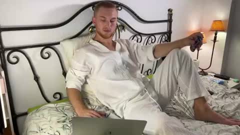Snapshot of pavelrey chatting on 06-16-26, 07:05 Pavel online show from 06-16-26, 07:05