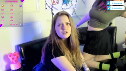 ArtsyHeartsyy online show from 01-24-25, 05:10