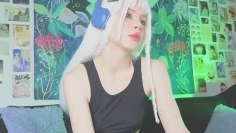 Snapshot of peacchypawss chatting on 07-13-26, 09:56 Eva online show from 07-13-26, 09:56