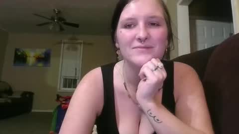 Snapshot of peachesxcreme chatting on 10-07-25, 04:31 peachesxcreme online show from 10-07-25, 04:31