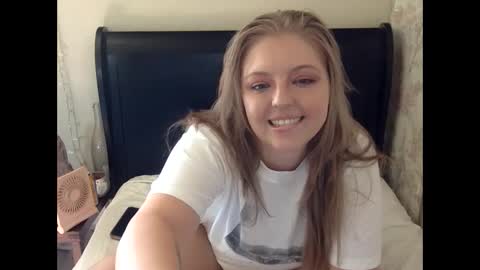 Snapshot of peachritual chatting on 09-11-25, 08:31 PeachRitual online show from 09-11-25, 08:31