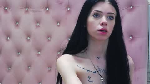 Snapshot of peachyella26 chatting on 02-18-26, 01:51 Ella online show from 02-18-26, 01:51