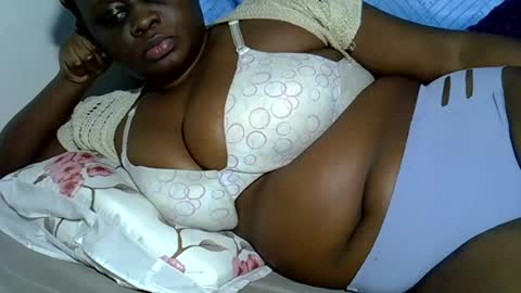 Snapshot of pearl_33 chatting on 06-15-26, 07:16 Keci online show from 06-15-26, 07:16