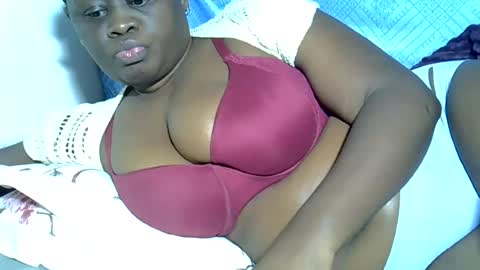 Snapshot of pearl_33 chatting on 06-17-26, 02:03 Keci online show from 06-17-26, 02:03