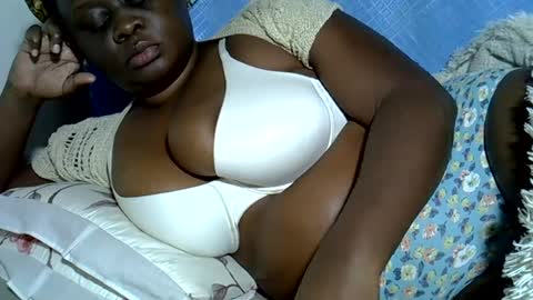 Snapshot of pearl_33 chatting on 06-25-26, 11:53 Keci online show from 06-25-26, 11:53