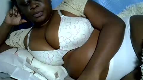 Snapshot of pearl_33 chatting on 06-28-26, 07:58 Keci online show from 06-28-26, 07:58