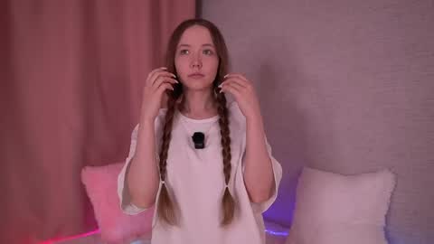 pearly_peach_ online show from 04-21-26, 04:23