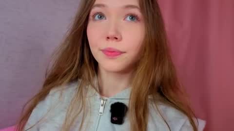 Snapshot of pearly_peach_ chatting on 04-22-26, 05:03 pearly_peach_ online show from 04-22-26, 05:03