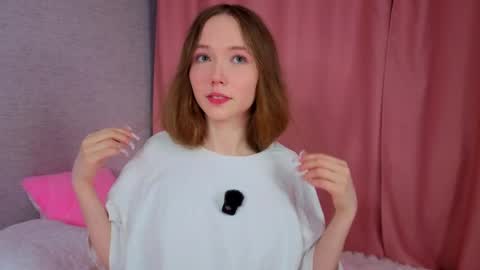 Snapshot of pearly_peach_ chatting on 04-23-26, 06:10 pearly_peach_ online show from 04-23-26, 06:10