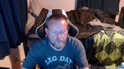 Snapshot of pecker40 chatting on 12-10-24, 02:27 pecker40 online show from 12-10-24, 02:27