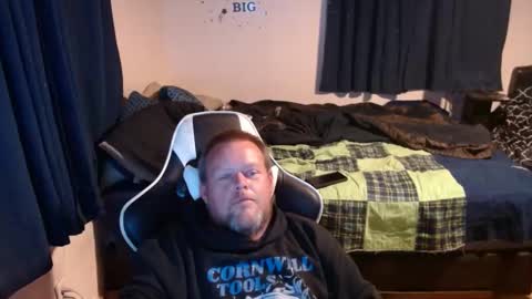 Snapshot of pecker40 chatting on 12-21-24, 02:09 pecker40 online show from 12-21-24, 02:09