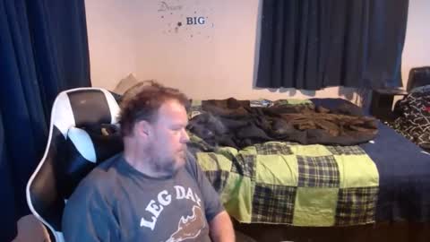 Snapshot of pecker40 chatting on 12-22-24, 10:25 pecker40 online show from 12-22-24, 10:25