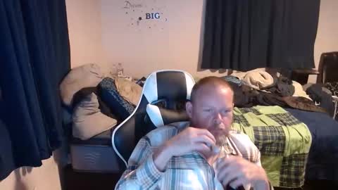 Snapshot of pecker40 chatting on 12-30-24, 12:00 pecker40 online show from 12-30-24, 12:00