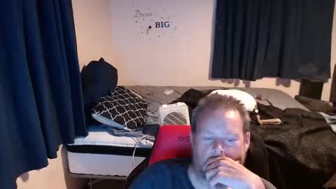 Snapshot of pecker40 chatting on 10-24-25, 05:04 pecker40 online show from 10-24-25, 05:04