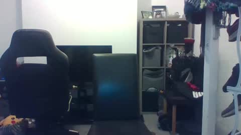 pedrok87 online show from 04-11-26, 03:22