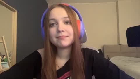 Snapshot of peepapa chatting on 06-13-26, 04:16 Luna Vale online show from 06-13-26, 04:16