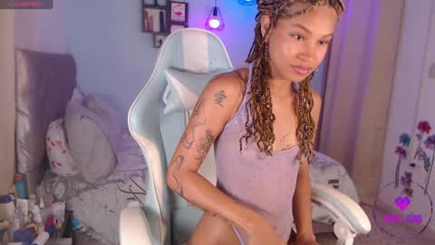 Snapshot of peggy_funn chatting on 12-27-24, 01:22 peggy-funn online show from 12-27-24, 01:22